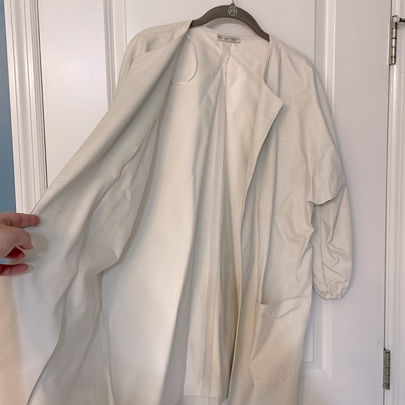 Zara Ivory Faux Leather 3/4 Sleeve jacket,w/open front and large pockets, size M - Picture 8 of 8